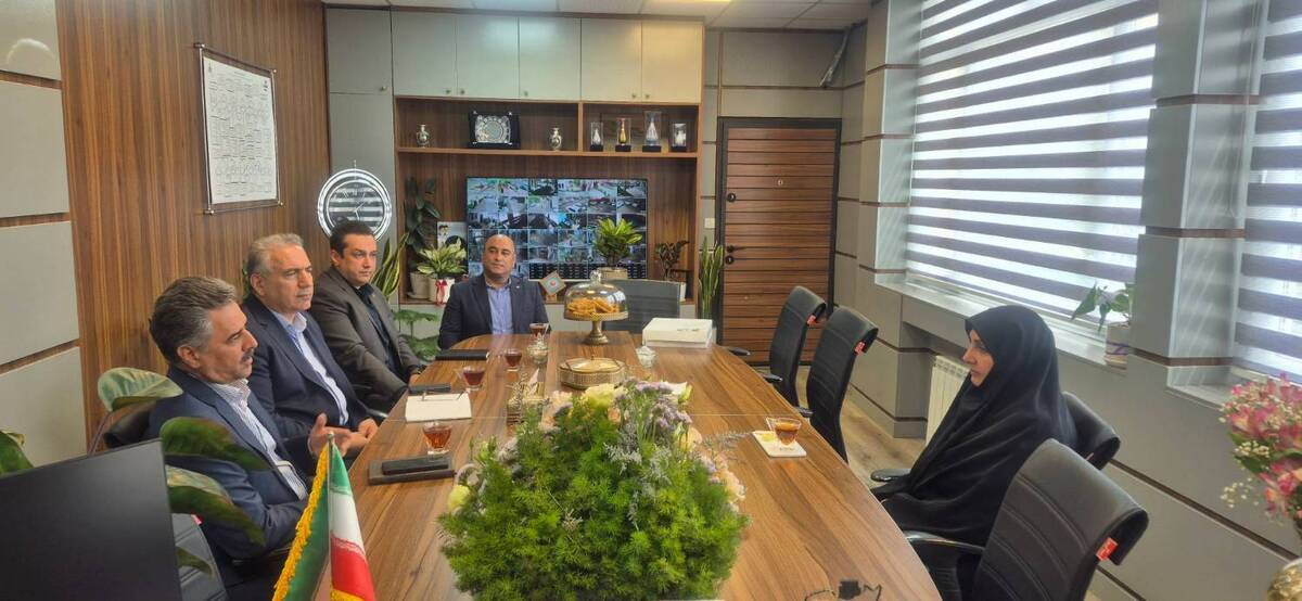 دیدار معاون شعب و توسعه بازار بانک سرمایه با مدیر آموزش و پرورش منطقه ۸ تهران