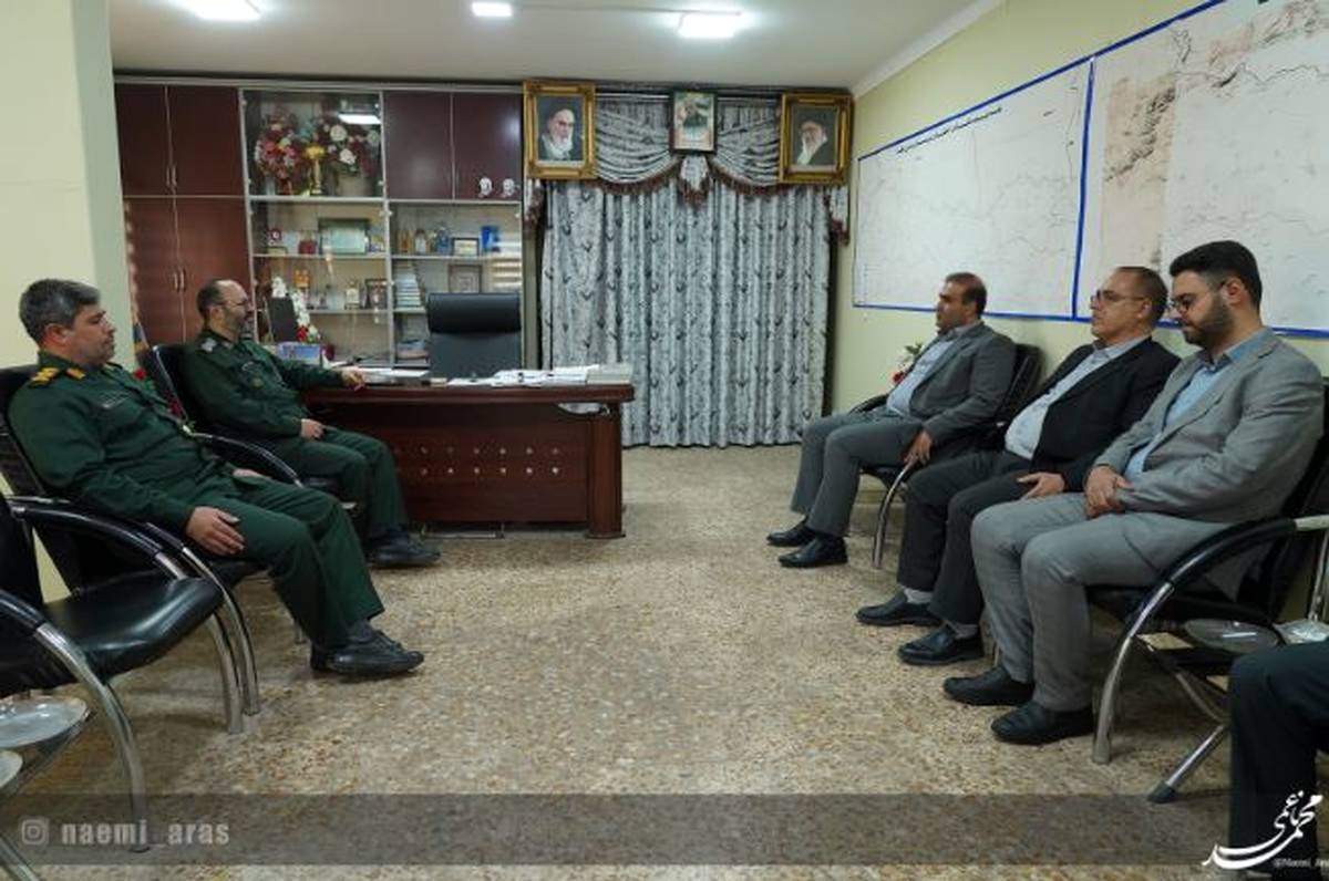 دیدار مدیرعامل منطقه آزاد ارس با فرمانده سپاه ناحیه جلفا به مناسبت هفته دفاع مقدس