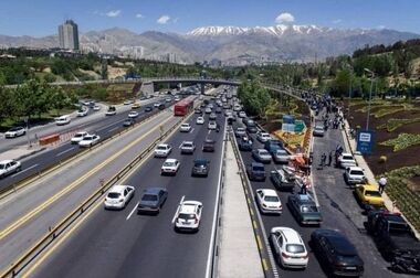 بزرگراه‌های منطقه ۲ به فرش گل مزین شد