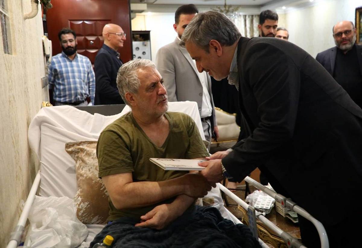  شهردار منطقه ۱۲ به دیدار جانباز دفاع مقدس رفت