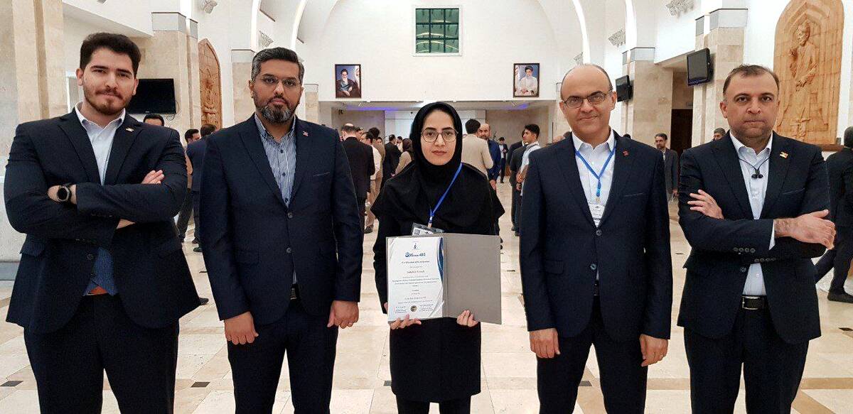  بانوی فولاد خوزستان گواهی‌نامه ارائه مقاله در سمپوزیوم کیش ۱۴۰۳ را دریافت کرد