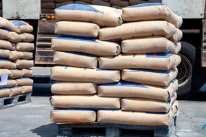 عرضه ۹۰۵ هزارتن سیمان در تالار حراج همزمان بورس کالا