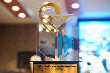 بازدید معاون علمی و فناوری رئیس جمهور از غرفه بیمه البرز در نمایشگاه پتروشیمی