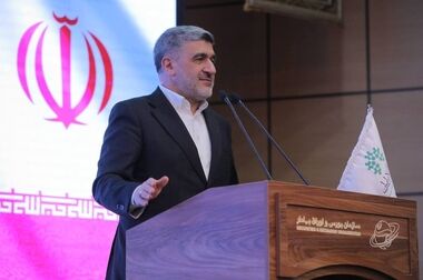 موفقیت متوالی «اروند» پتروشیمی اروند برای دومین سال پیاپی تندیس زرین جایزه ملی مدیریت مالی ایران را کسب کرد