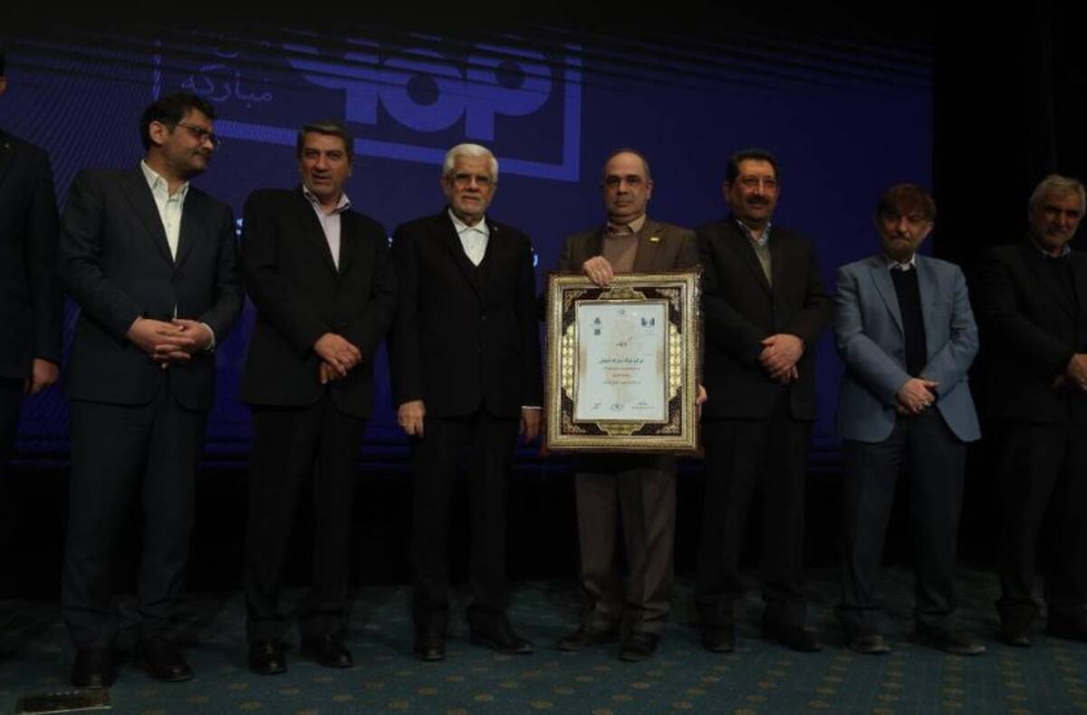 فولاد مبارکه تنها فولادساز در جمع ۱۰ شرکت برتر کشور؛ درخشش با کسب رتبه‌های اول فروش و بازده فروش در گروه فلزات آهنی و رتبه‌های سوم ارزش‌افزوده، سودآوری، اشتغال‌زایی و ارزش بازار برتر