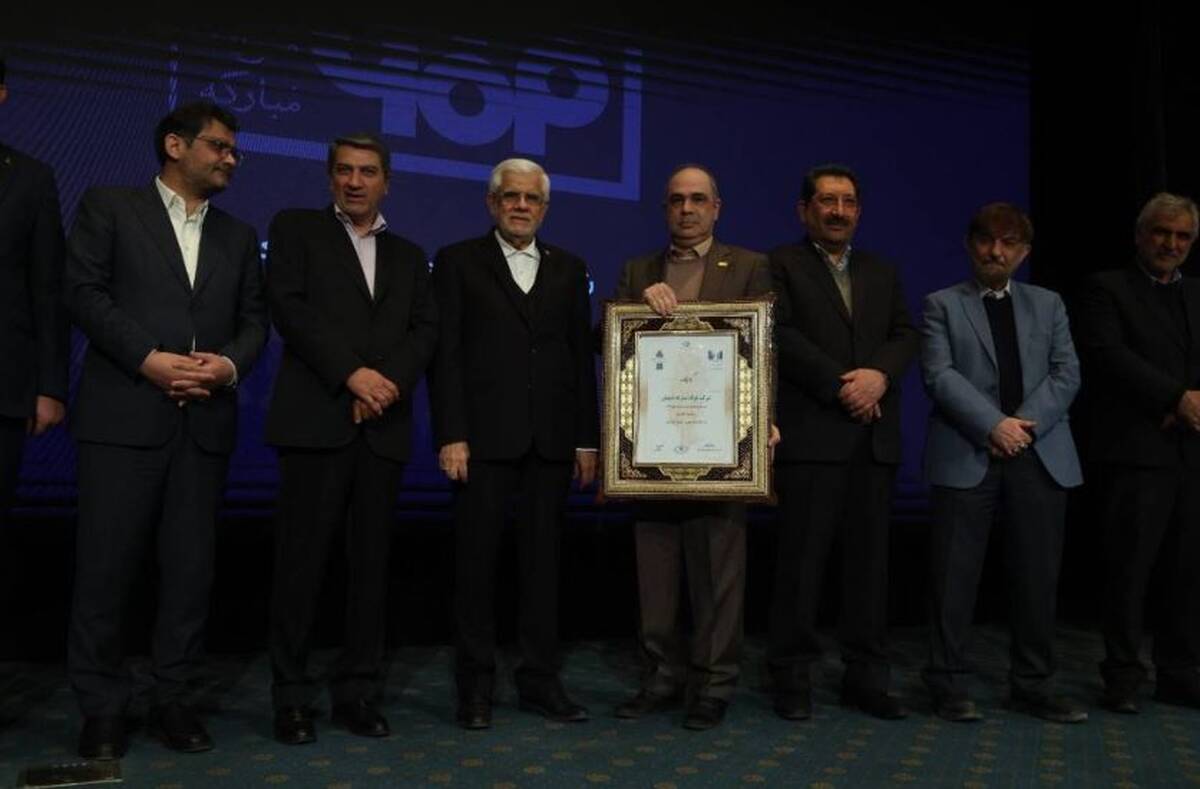 فولاد مبارکه تنها فولادساز در جمع ۱۰ شرکت برتر کشور؛ درخشش با کسب رتبه‌های اول فروش و بازده فروش در گروه فلزات آهنی و رتبه‌های سوم ارزش‌افزوده، سودآوری، اشتغال‌زایی و ارزش بازار برتر