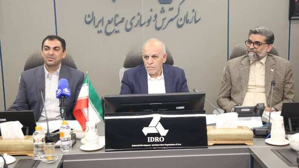 بررسی راهکارهای رفع موانع زنجیره ارزش و کاهش هزینه‌های حمل‌ونقل در توسعه دریامحور