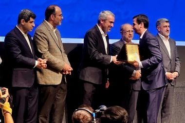 بازدید رئیس هیأت عامل ایمیدرو از غرفه چادرملو در نمایشگاه فولاد کیش