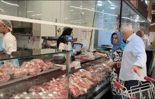 توزیع گسترده ۵۰ تن گوشت گرم گوساله تنظیم بازار در فروشگاه‌های زنجیره‌ای رفاه