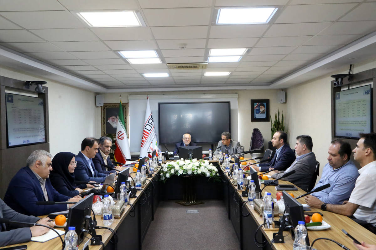 ارایه 8 پیشنهاد در رفع ناترازی های انرژی فولادی ها از سوی آقاجانلو/ نعمت زاده: در حال تهیه آیین نامه ای برای رفع ناترازی های صنایع معدنی هستیم