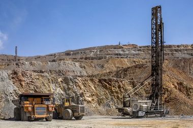 تاکید اقاجانلو بر انضباط واداره اقتصادی باشگاه‌های معدنی و صنایع معدنی