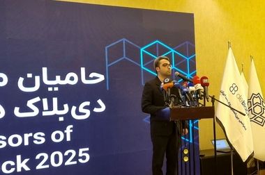 وزیر ارتباطات از غرفه رایتل در نمایشگاه الکامپ ۱۴۰۴ بازدید کرد