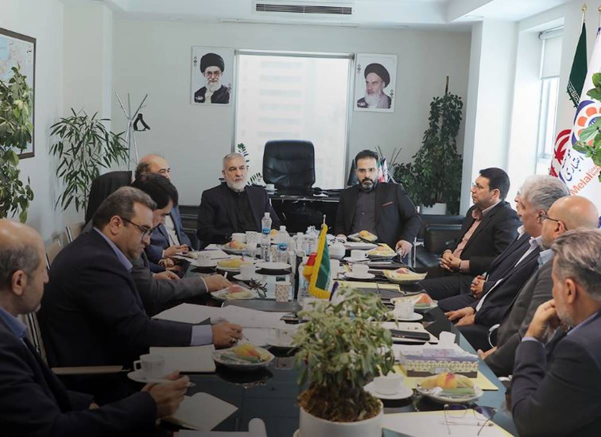 بررسی نتایج عملکرد شعب با حضور رئیس هیئت‌ مدیره: تأکید بر بهبود خدمات و تحقق اهداف استراتژیک