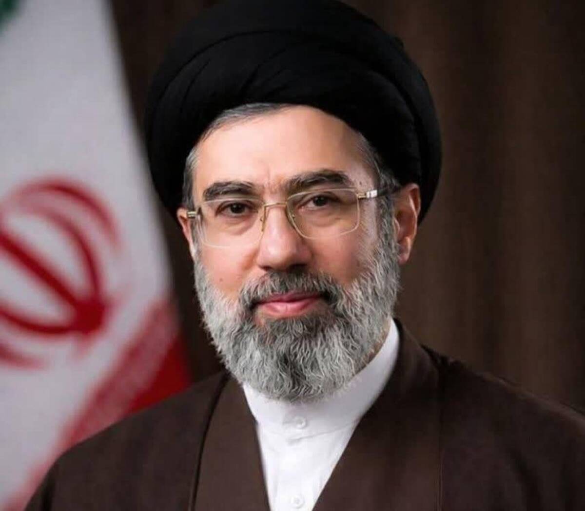 پیام مدیرعامل، اعضای هیأت مدیره و مدیران و کارکنان چادرملو در پی انتخاب حضرت‌ آیت‌الله سید مجتبی خامنه‌ای به‌عنوان رهبر انقلاب اسلامی