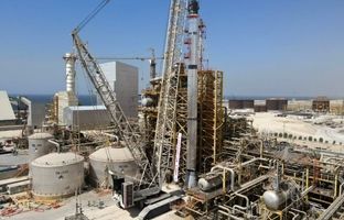 نصب موفق راکتور ۴۰۰ تنی اوره در پتروشیمی هنگام؛ نقطه عطف خودکفایی صنعتی ایران