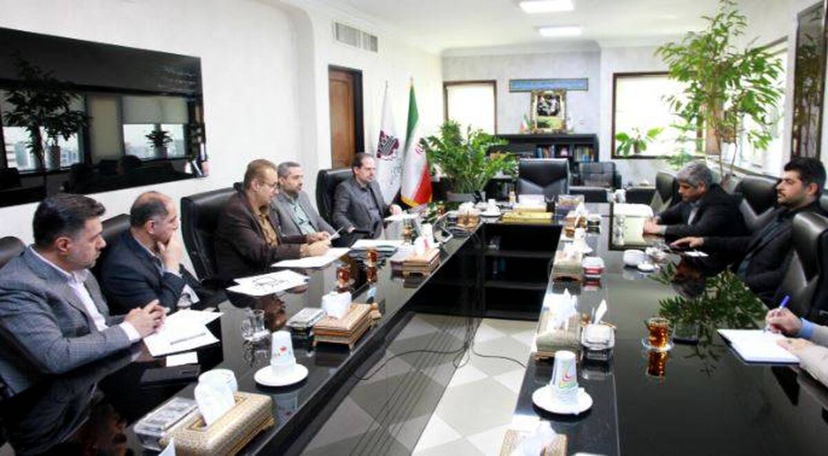 نشست مشترک عضو کمیسیون عمران مجلس و سرپرست ایزیپو برای رفع موانع زیرساختی شهرک‌های صنعتی