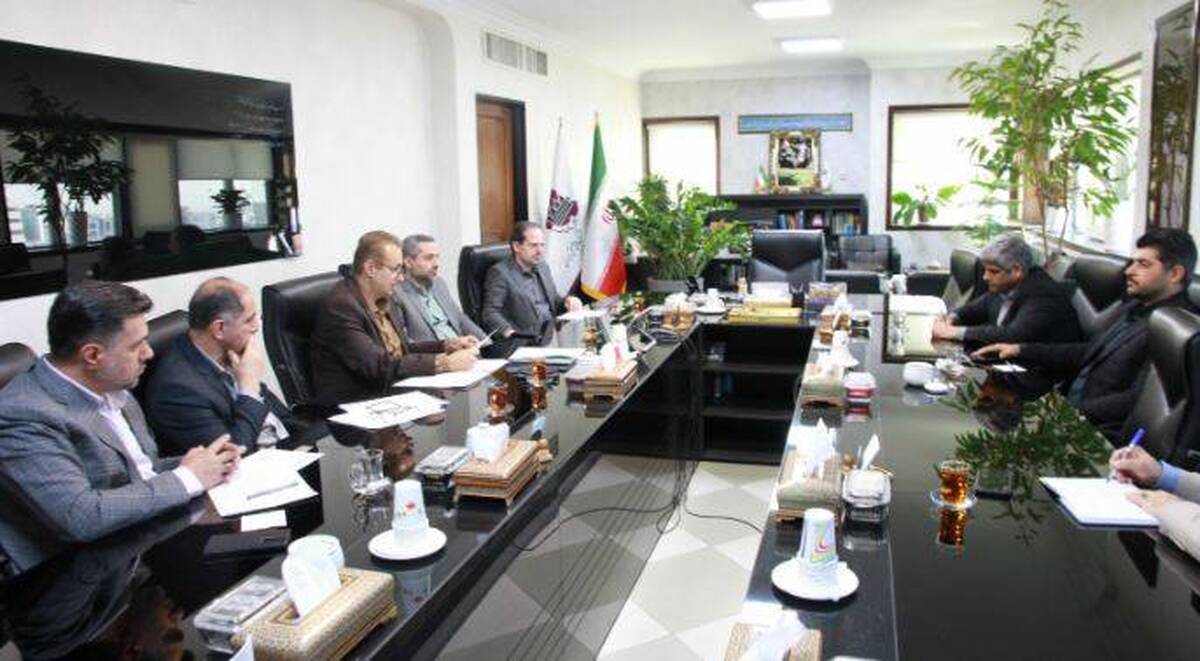 نشست مشترک عضو کمیسیون عمران مجلس و سرپرست ایزیپو برای رفع موانع زیرساختی شهرک‌های صنعتی