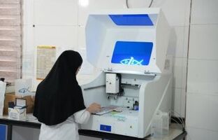 اهدای تجهیزات آزمایشگاهی تشخیص هورمونی توسط شرکت صنایع پلیمر گچساران/ گامی مهم در راستای ارتقای سلامت زنان باردار و کودکان گچسارانی