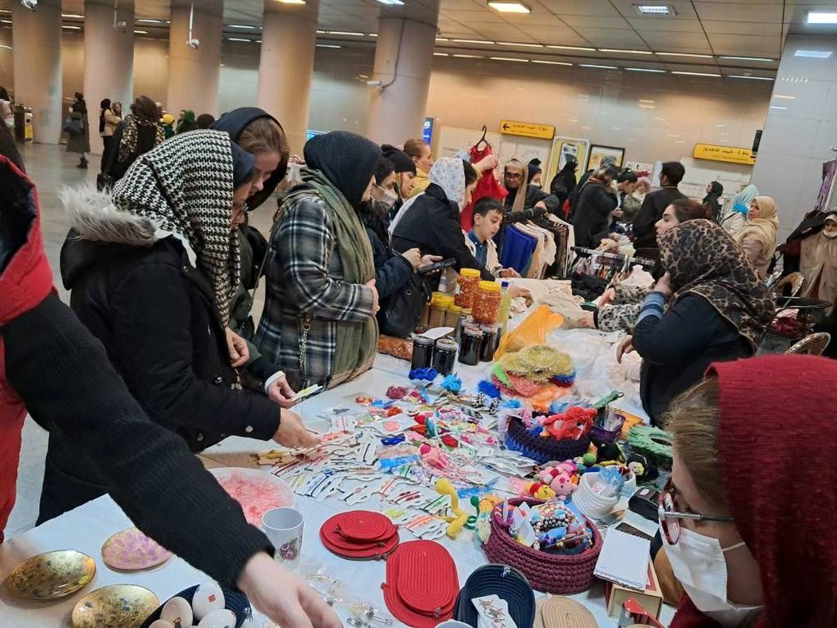  بازارچه خوداشتغالی بانوان در ایستگاه متروی آزادی