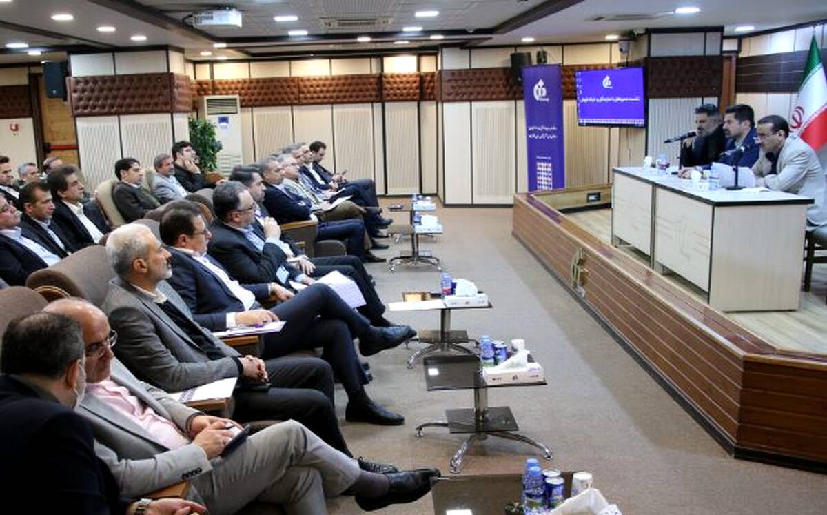 تقدیر از نمایندگان برتر در نشست هم‌اندیشی بیمه دانا با شبکه فروش و انجمن‌های صنفی سراسر کشور