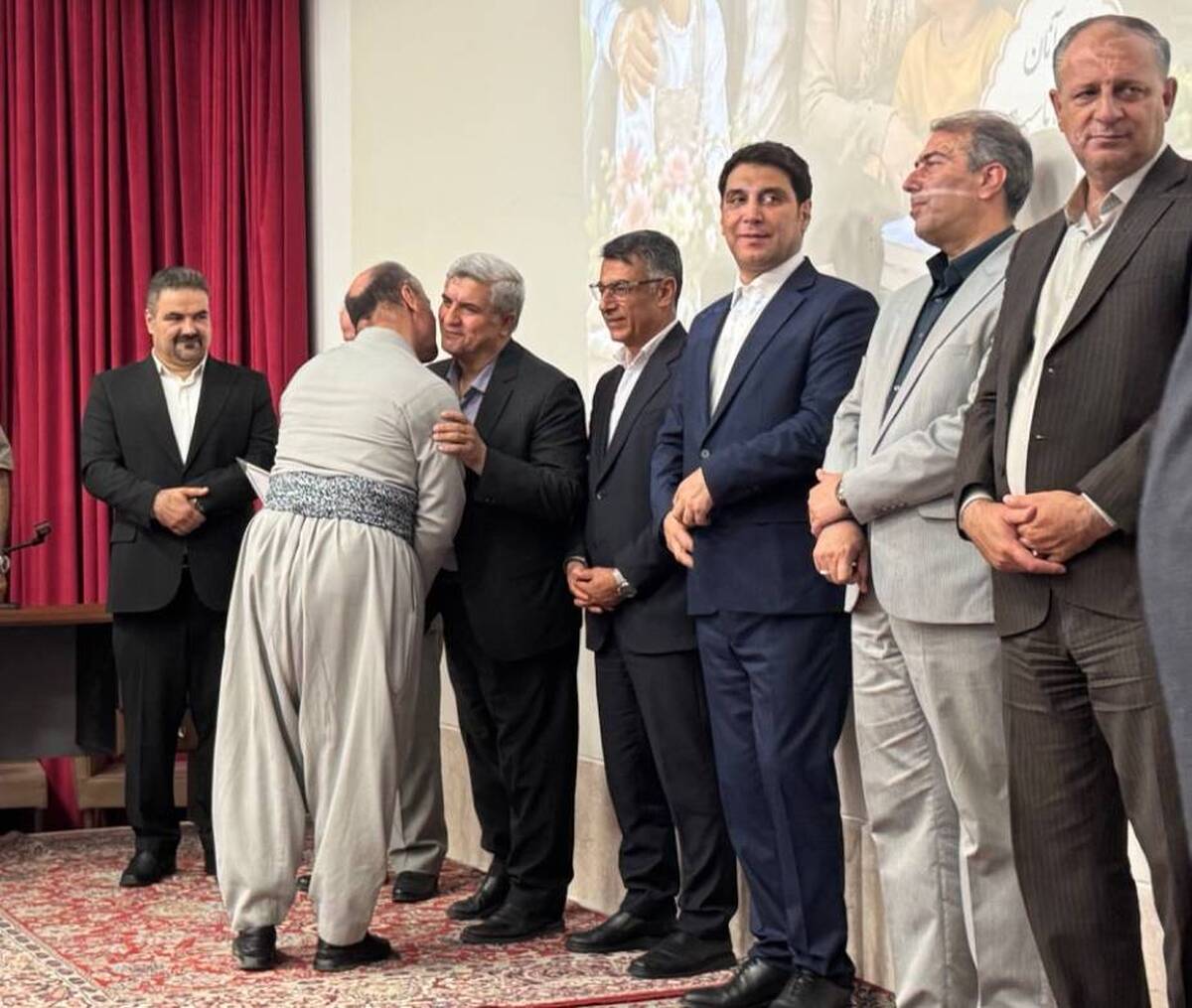  برگزاری آیین تکریم بازنشستگان با حضور استاندار کردستان و مسئولان بیمه دی