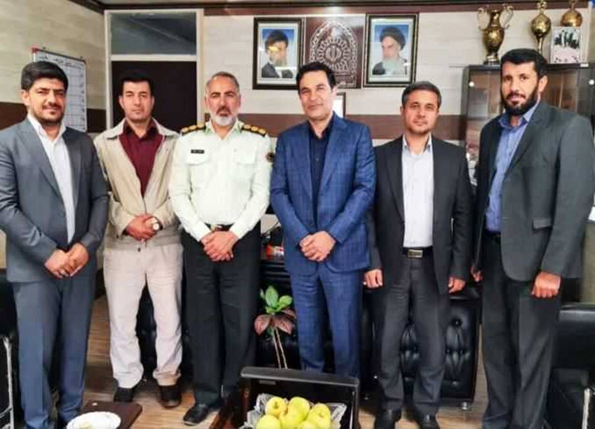 مدیر عامل شرکت ورق خودرو چهارمحال و بختیاری با فرمانده انتظامی شهرستان بروجن دیدار کرد