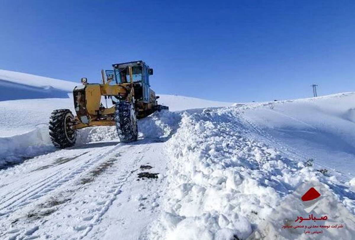 صبانور در کنار مردم کرانی؛ برف‌روبی و امدادرسانی به جاده‌های روستایی بیجار