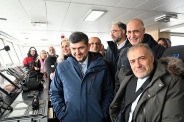 به آب‌اندازی شناور چندمنظوره سوخت‌رسان ساخت کشتی‌سازی اروندان