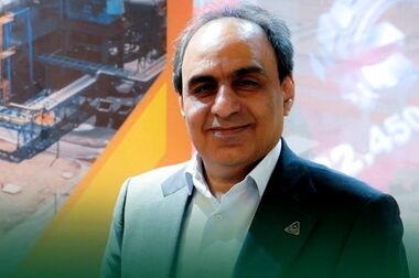 تندیس بلورین جایزه ملی مدیریت مالی ایران به سیمیدکو اهدا شد