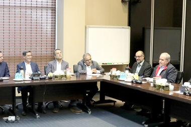  چشم‌انداز نوین تأمین مالی کسب ‌و کارها و زنجیره تولید/ تأکید قربان اسکندری بر توسعه کمی و کیفی خطوط تولید در چارچوب سازندگی نوین و جهاد اقتصادی