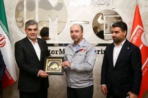 تجلیل گروه صنعتی تراکتورسازی ایران از مدیرعامل بانک قرض‌الحسنه مهر ایران