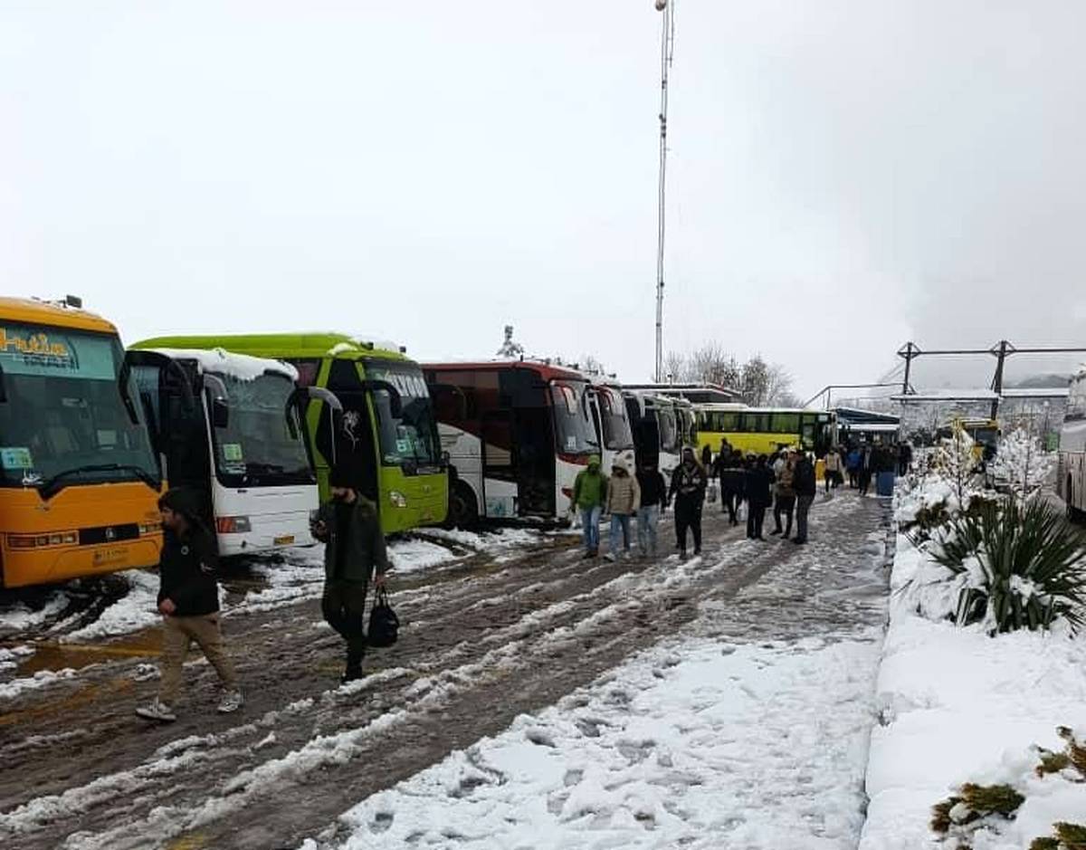  جلوه ارزشمندی از انضباط و کارآمدی ناوگان آمد و شد کارکنان فولاد خراسان در روزهای برفی آذرماه
