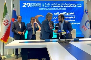 بازدید سرکنسول ایران از غرفه پتروشیمی زاگرس در نمایشگاه صنایع شیمیایی و پتروشیمی چین