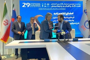 بازدید سرکنسول ایران از غرفه پتروشیمی زاگرس در نمایشگاه صنایع شیمیایی و پتروشیمی چین