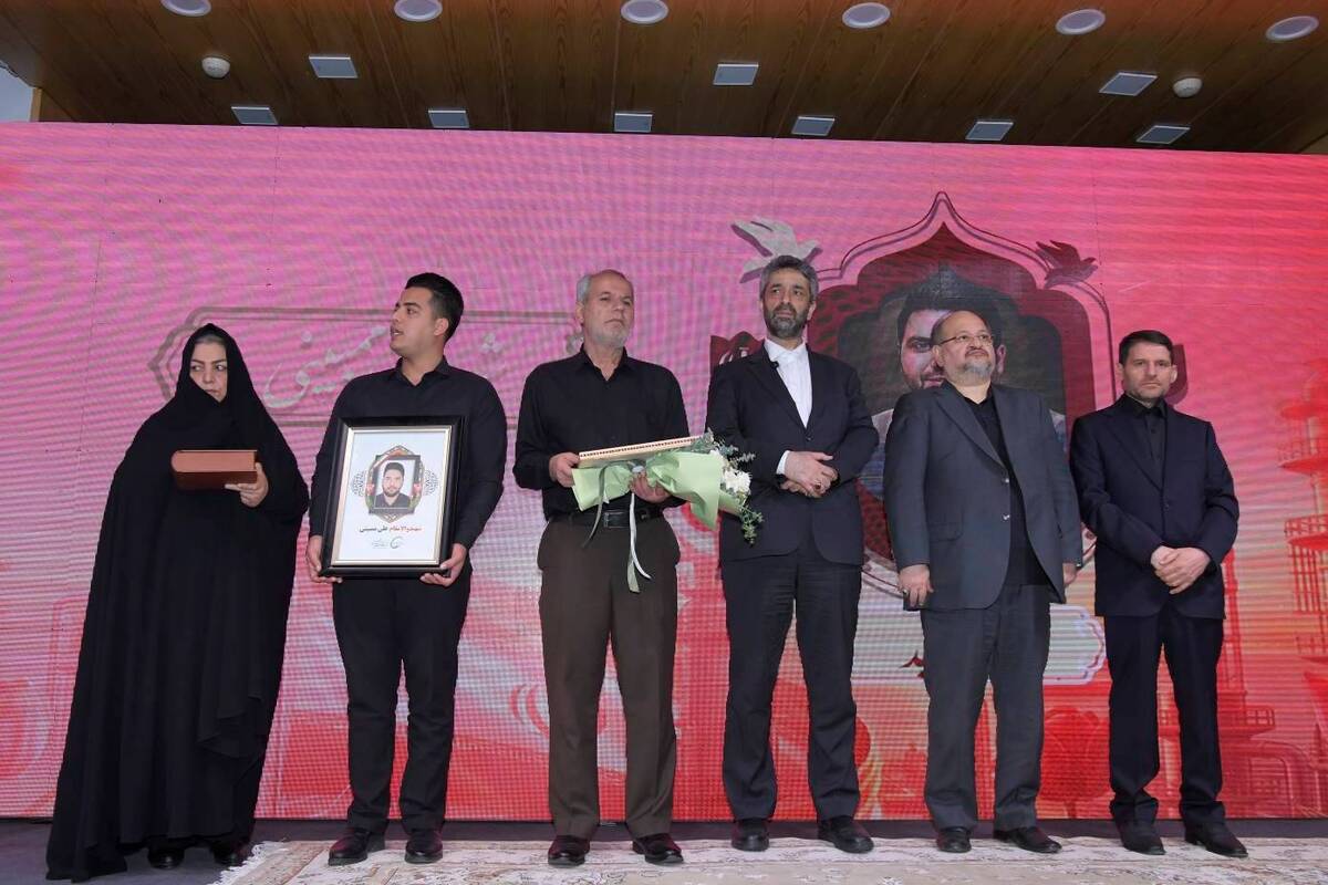 شریعتمداری: راه شهدای صنعت پتروشیمی باقدرت ادامه دارد/ عباس‌زاده: شهدای صنعت پتروشیمی تا آخرین لحظات عمر، استوار و متعهد در کنار صنعت و مردم ایستادند
