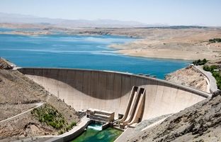 بحران فرونشست اصفهان با انتقال آب دریای عمان حل نمی‌شود