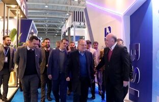 ​بازدید معاون پارلمانی رییس‌جمهور از غرفه بانک صادرات ایران در نمایشگاه بیمارستان‌سازی