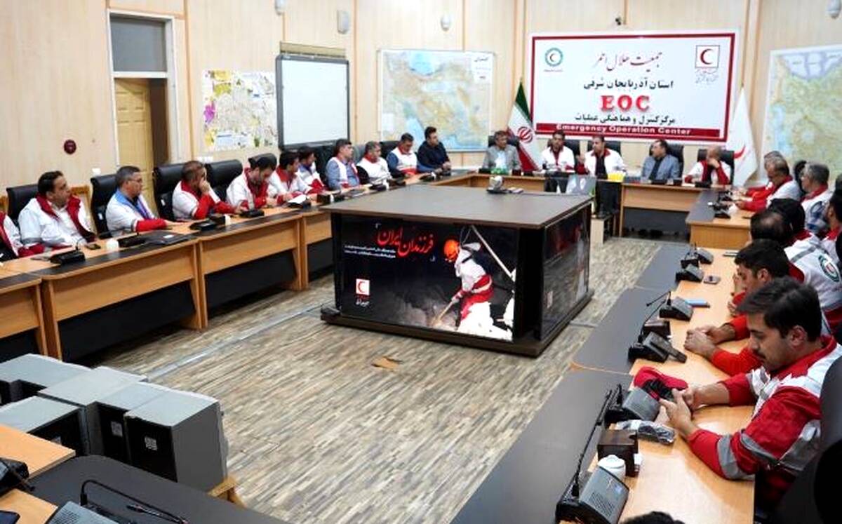 تجلیل بیمه البرز از ایثارگران هلال احمر در روزهای بحرانی استان آذربایجان شرقی