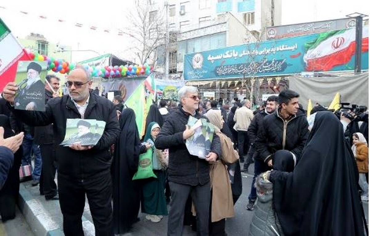 برپایی ایستگاه فرهنگی بانک سپه در مسیر راهپیمایی یوم الله ۲۲ بهمن