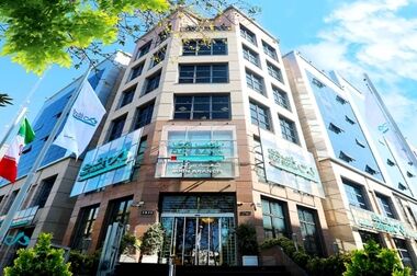 مدیرعامل بانک دی در شرایط خاص پای صحبت مشتریان نشست