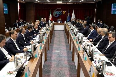 پتروشیمی پارس تندیس بلورین دوازدهمین جایزه تعالی صنعت پتروشیمی ایران را به خود اختصاص داد