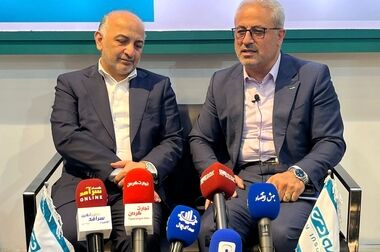 بازدید مدیر عامل بانک سینا از مرکز ارتباط با مشتریان و واحد‌های مستقر در ساختمان میر عماد 