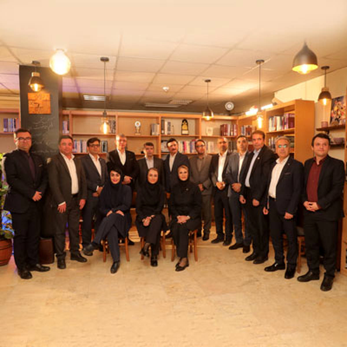 «کافه دانش» بانک اقتصادنوین؛ هم‌افزایی تجربه‌ها در بازاریابی پایانه‌های فروشگاهی