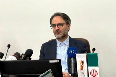 نواخته شدن زنگ آغاز معاملات بورس تهران به مناسبت سی‌امین سال عرضه سهام پارس دارو