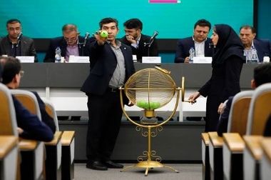 آگهی مزایده واگذاری سهام شرکت کارگزاری بانک کارآفرین