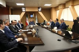 تکریم یادگاران شهدا در بیمه البرز به مناسبت هفته دفاع مقدس