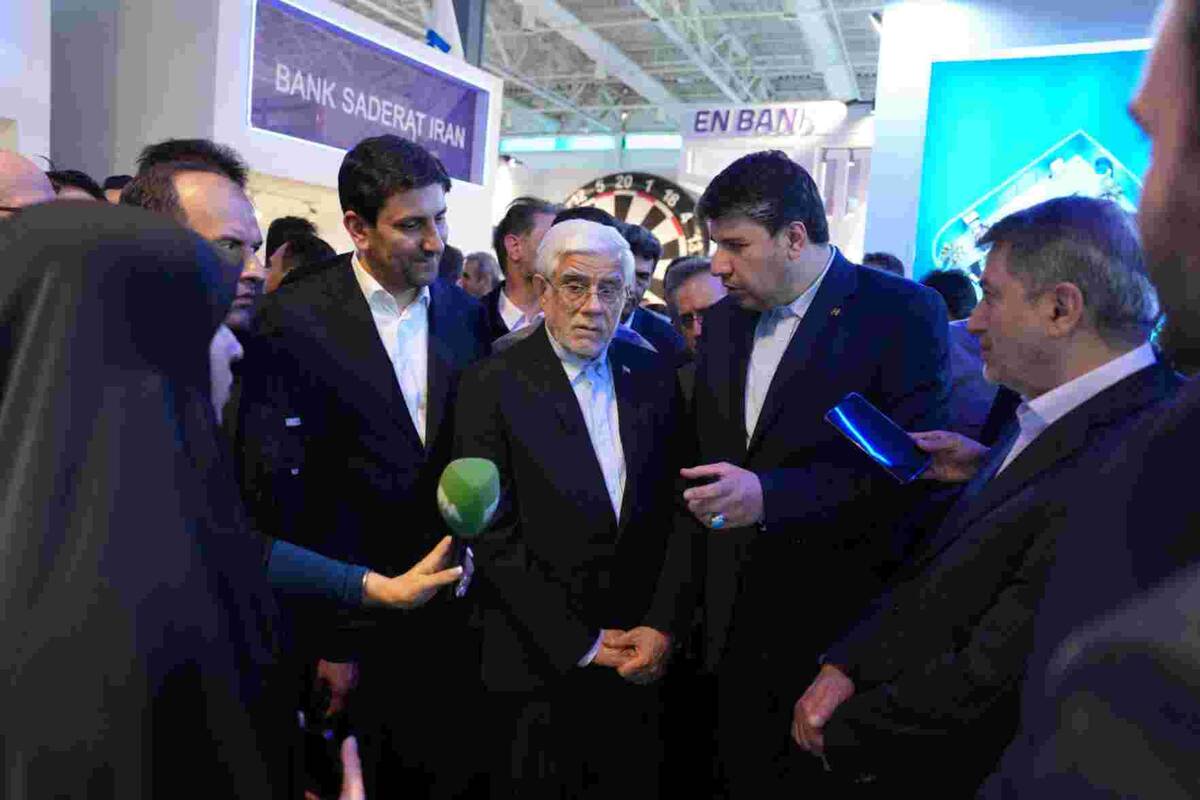 میزبانی بانک صادرات ایران از معاون اول رئیس‌جمهور در نمایشگاه الکامپ/ قدردانی محمدرضا عارف از عرضه خدمات هوشمند به مشتریان