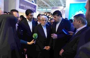 میزبانی بانک صادرات ایران از معاون اول رئیس‌جمهور در نمایشگاه الکامپ/ قدردانی محمدرضا عارف از عرضه خدمات هوشمند به مشتریان