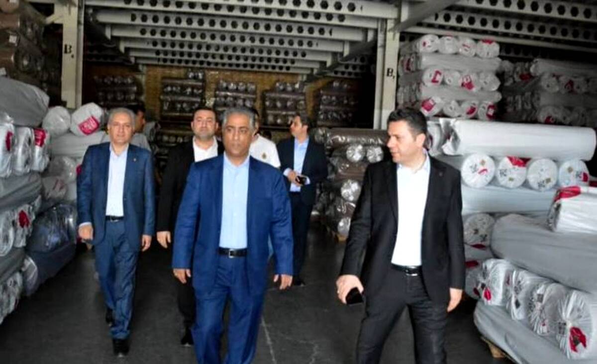 بازدید مدیرعامل بانک صنعت ومعدن از صنعت پیشران نساجی کشور؛ حمایت از شرکت دانش‌بنیان و صادرکننده برتر در حوزه تولید پارچه‌های رومبلی و پرده‌ای