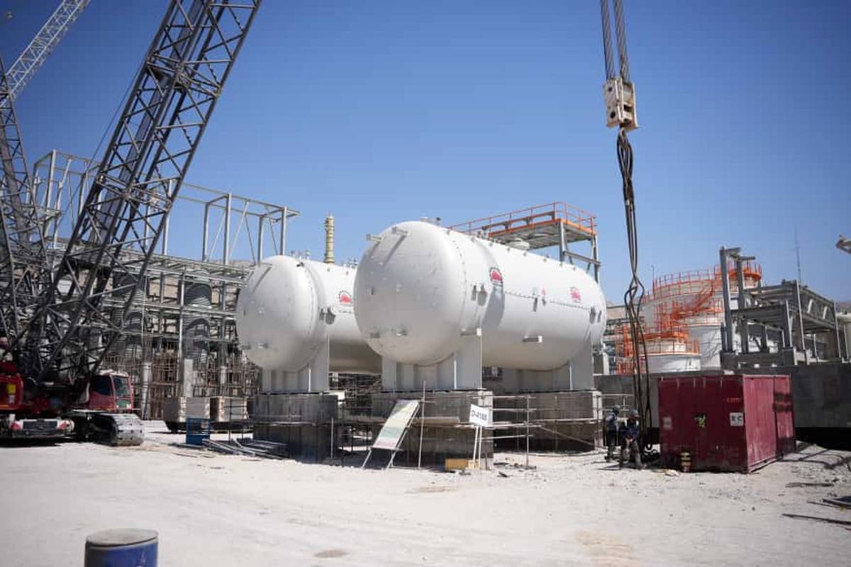 پیشرفت طرح پلی‌اتیلن سنگین شرکت صنایع پلیمر گچساران از ۵۰ درصد عبور کرد/ نصب مخازن دوقلوی ذخیره بوتن پروژه